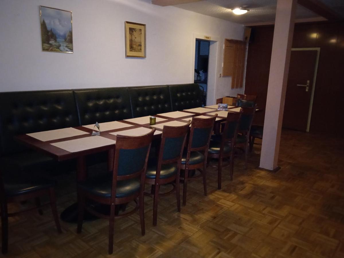 Hotel & Restaurant Zum Adlersberg Schleusingen Екстер'єр фото