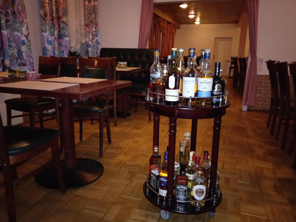Hotel & Restaurant Zum Adlersberg Schleusingen Екстер'єр фото