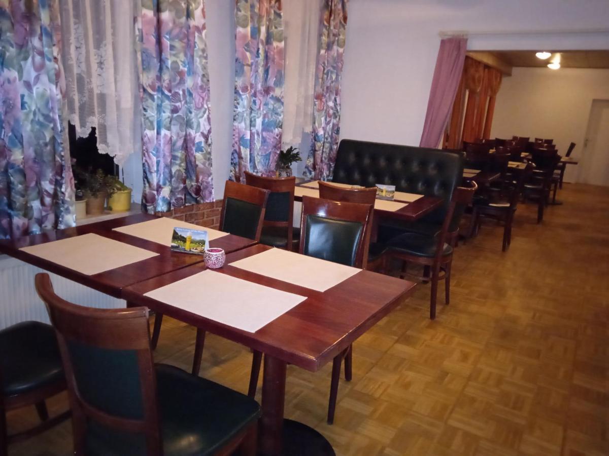 Hotel & Restaurant Zum Adlersberg Schleusingen Екстер'єр фото